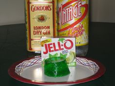 Gin & Tonic Jell-O Shots Bachelorette Party Fall, Halloween Jello Shots, Frozen Drinks Alcohol, Nola Style, Jelly Shots, Alcoholic Desserts, Jell O Shots, Cocktail Shots, Poppin Bottles