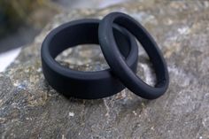 ▓ Sleek Black Design: Offers a modern and stylish look that pairs well with any outfit. ▓ Silicone Toughness: Durable, flexible, and resilient, making these rings perfect for workouts,  outdoor activities, or daily wear. ▓ Lifetime Warranty: Enjoy peace of mind with our lifetime warranty, ensuring your investment is protected. ▓ Comfortable Fit: Designed for all-day comfort, ensuring a snug and secure fit during any  activity. ▓ 8mm and 4mm Widths: Provides options for both a bold and subtle style, suitable for men and women. ▓ Active Lifestyle: Ideal for those who need a reliable ring that can withstand the demands of an active lifestyle without sacrificing comfort or style. ▓ Versatile Use: Perfect as wedding bands, promise rings, or simply as a stylish accessory for  everyday wear. ▓ Re Silicone Ring Women, Silicone Wedding Band, Felt Pouch, Silicone Wedding Rings, Rings Black, Silicone Ring, Stylish Rings, Silicone Rings, Personalized Rings