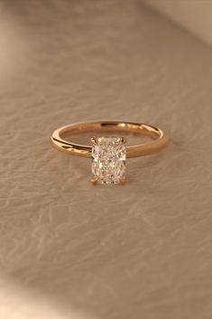 Timeless Engagement Ring Styles Simple Engagement Rings 2 Ct, Diamond Promise Rings Simple, Solitare Diamond Rings, Golden Band Engagement Rings, Simple Gold Ring Engagement, Gold Single Diamond Engagement Ring, Basic Gold Engagement Ring, Elegant Engagement Rings Classy Gold, Rings Engagement Gold Simple