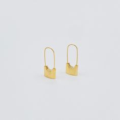 Please note: Price is for one single safety pin earring, NOT A PAIR. Please select quantity as "2" if you want to purchase for a pair, thank you! [MATERIAL]: Yellow brass with real 18k gold plated. Needles are surgical steel and hypoallergenic. Minimalist Paperclip Hoop Earrings For Gift, Everyday Single Hoop Plug Earring, Gold Paperclip Earrings For Everyday, Everyday Paperclip Shaped Earrings With Ear Wire, Everyday Paperclip Ear Wire Earrings, Everyday Safety Pin Single Earring, Minimalist Safety Pin Earrings, Gold Paperclip Shaped Single Earring, Gold Paperclip Shape Single Earring