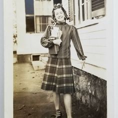 Fashion Teenage Girls, College Girl, Skirt Vintage, Plaid Skirt, Vintage Photographs, Plaid Skirts, College Girls, Costume Design, Vintage Skirt