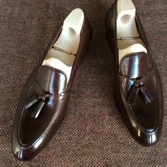 Brown Formal Shoes, Formal Sandals, Loafer Shoes For Men, Mens Loafers, Tassel Shoes, Sandals For Men, Bespoke Shoes, Tassels Fashion, Moccasins Shoes