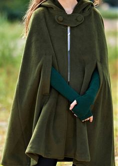 Poncho Winter, Autumn Jacket Women, Cape Cloak, Poncho Coat, Fotografi Vintage, Cape Jacket, Medieval Costume, Capes For Women, Woolen Coat