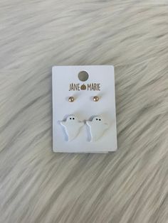 Set of 2 earrings Super cute for Halloween 2 Earrings, Ghost, Super Cute, Stud Earrings, Halloween