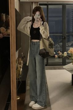 Korean Cool Outfits For Women, Korean Women Fashion Street Style, Korean Style Women Casual, Summer Korean Street Style, Kpop Women Outfits, Pretty Korean Outfits, Korean Fashion Women Casual Street Style, Korean Street Fashion Women Summer, Korean Street Fashion Summer Casual Cute Outfits