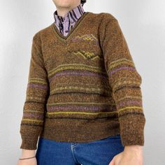 Vintage funky knitted jumper in brown with abstract striped & geometric pattern. V-neck collar, material is an acrylic, wool, alpaca & nylon blend. Great condition, labelled size 50 fitting approx. a size small, measurements below Length: 26 inches Pit to pit: 19.5 inches £3 UK P&P 💌 Model is 5'9 and a men's medium Please get in touch for more measurements All items are second-hand so please expect small signs of wear - any major flaws will be noted Wool Jumper, Small Signs, Alpaca Wool, Knitted Jumper, Mens Jumpers, Knitted Sweater, Alpaca, Sweater Outfits, Favorite Outfit