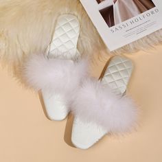 PLEASE CHOOSE THE RIGHT SIZE BEFORE PURCHASING. S-Inner length 222MM. M-Inner length 235MM. L-Inner length 247MM. White satin wedding slippers with faux turkey feathers decoration are perfect for wedding bridal slippers and birthday gifts. Quiet Steps: The noiseless sole of these slippers ensures you can move around without disturbing others, making them perfect for early mornings or late nights. SHIPMENT. a. Ships within 48 hours on weekdays. Orders for Saturday and Sunday will be delayed until Bridesmaid Slippers, Bridal Slippers, Wedding Slippers, Feather Decor, Early Mornings, Turkey Feathers, Women's Slippers, Satin Wedding, White Satin