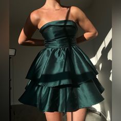 Perfect Condition, Never Worn Emerald Green Short Dress Formal, Blue Winter Dance Dresses, Emerald Green Hoco Dresses, Forest Green Dress Short, Hoco Dresses Dark Green, Green Formal Dresses Short, Halter Hoco Dress, Short Winter Formal Dresses, Emerald Green Dress Short