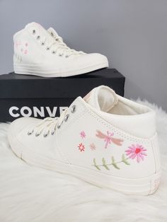 Women's Casual Sneakers Brand: Converse Style:  A0768oF Color:  Egret / Pink Solstice SIZE: 9 BRAND NEW WITH BOX k1912 Converse Style, Casual Sneakers Women, Sneaker Brands, Casual Sneakers, Athletic Shoes, Casual Women, Converse, Active Wear, Shoe Accessories