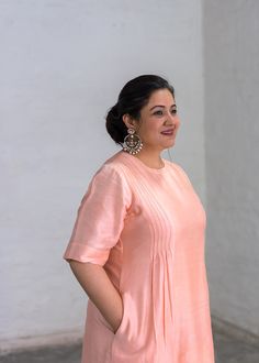 Indian Wear Plus Size, Peach Straight Kurta For Wedding, Peach Kurti Design, Plus Size Kurti Designs, Festive Peach Straight Kurta, Peach Colour Kurti, Peach Kurta Women, Peach Dress Outfit, Designer Semi-stitched Peach Kurta