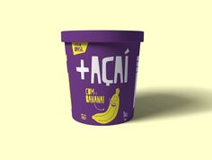 a purple ice cream cup with a banana on the front and an advertise in spanish