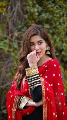 Indian Women Fashion, Pakistani Dresses Casual, Pakistani Fashion Party Wear, Beautiful Pakistani Dresses, Salwar Kamiz, Pakistan Fashion, Stylish Dresses For Girls, Princess Wedding Dresses, Stylish Dress Designs