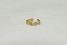 Toe ring. 14k Gold toe ring. Classic toe ring. Adjustable toe ring. gift ideas. Gift for her. Body jewelry.  boho toe ring. toe band.  ✪ About The Ring: One size. Adjustable toe ring!  The ring is made of : Brass \ silver--and can be gold plated Or 14k solid real gold. ✴ Come see more toe rings: https://www.etsy.com/shop/AtlanticSun?section_id=17218728&ref=shopsection_leftnav_4 All jewelry are handmade with love. Thank you for visiting my shop! :) Allen Ring Gift Ideas, Knuckle Rings Silver, Gold Toe Rings, Unique Gold Rings, Sterling Silver Toe Rings, Dainty Gold Rings, Silver Toe Rings, Toe Ring, Jewelry Boho