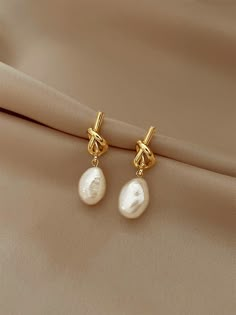 Flat Pearl Earrings, Fine Pearl Jewelry, Chemical Substances, Sweet Accessories, Euro Summer, Baroque Pearl Earrings, Vintage Material, Classy Jewelry