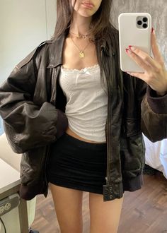 #leatherjacket #leatherjacketoutfit #vintageclothing #outfitidea #falloutfit #autumnoutfit #fallfit Hailey Bieber fashion, leather bomber, new york style, streetstyle, y2k style, french style, date outfit, night out outfit, vintage fit, fit check, ootd, ootn, style inspo, outfit idea, model off duty, biker jacket, retro jacket, bomber jacket, festival outfit, country outfit, country core style, cottage style, cowgirl jacket, cowgirl outfit, trendy jacket, fall coat, winter jacket, winter outfit, seasonal fashion, timeless fashion, viral jacket, soft grunge outfit Hailey Bieber Fashion, Soft Grunge Outfit, Jacket Winter Outfit, Vintage Grunge Aesthetic, Cowgirl Jacket, Country Core, Elegant Streetwear, Soft Grunge Outfits, Outfit Country