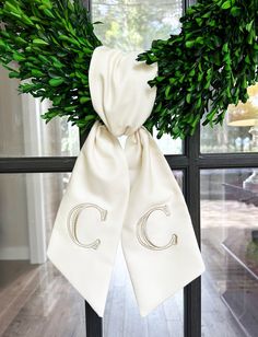 a white bow with the letter c on it