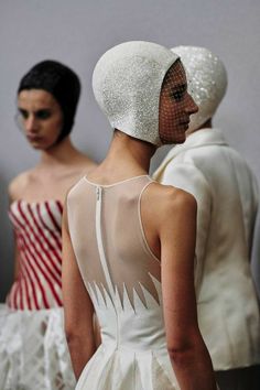 Skullcap Hat, Classical Art Memes, Headwear Fashion, Veiled Hats, Funky Hats, 2019 Couture, Models Backstage, Couture Hats, Baby Couture