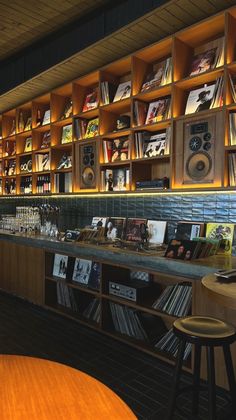 an empty bar with lots of books on the shelves