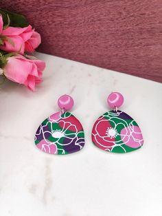 Dazzle your ears with these beautiful green and pink earrings, meticulously handcrafted from polymer clay and adorned with a stunning floral motif.  Add this exquisite combination of green and pink to your collection, guaranteed to elevate your look with a touch of subtle charm. Dimensions ♥︎ Length 39 mm/ 1.53 inch ♥︎ Overall width 30 mm / 1.18 inch Enter a world of endless creativity with unique jewelry from my creations. They are made of polymer modeling clay! Each piece is made with love and Multicolor Floral Print Flower Earrings, Multicolor Polymer Clay Flower Drop Earrings, Multicolor Flower Polymer Clay Earrings, Green Polymer Clay Flower Drop Earrings, Pink Flower-shaped Polymer Clay Earrings, Pink Flower Shaped Polymer Clay Earrings, Handmade Pink Polymer Clay Flower Earrings, Pink Hand Painted Flower Drop Earrings, Hand Painted Pink Flower Jewelry