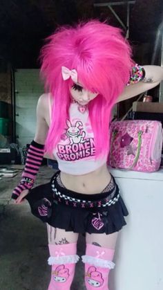 Scene Fashion Inspiration, Scene Women, Clawed Beauty, Scene Queen Aesthetic, Scene Queen, Y2k Scene, Emo Scene Outfits, Scene Kandi