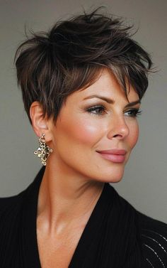 Pixie Haircut Inspiration 2024 - Best Review Messy Pixie Haircut, Short Spiky Haircuts, Chic Hairstyle, Short Spiked Hair, Short Sassy Haircuts, Long Face Hairstyles, Short Hairdos, Spiked Hair, Short Hair Trends