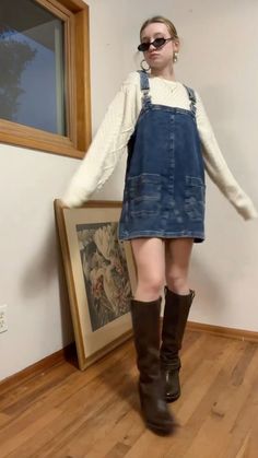 90s Art Teacher Style, Overalls For Winter, Overall Skirt Outfit Fall, Dress Up Overalls Outfit, Overall Dress Outfit Aesthetic, Overall Dress Aesthetic, Overall Outfits Women, Overalls Skirt Outfit, Hhn Outfit Ideas