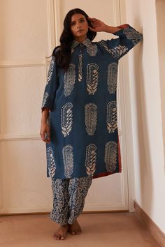 Blue cotton crepe shirt tunic with all over floral print, collar and three quarter sleeves. Paired with pants with all over paisley print.
Components:2
Pattern:Printed
Type of Work:Flora and Paisley Print
Neckline:Collar
Sleeve Type:Three Quarter Sleeves
Fabric:Cotton Crepe
Color:Blue
Other Details:
Boxy fit tunic
Side slits on tunic
Contrast inner panel on tunic
Tunic Closure: Front button placket
Occasion:Puja,Work - Aza Fashions Block Print Kurti Designs, Cotton Dress Pattern Indian, Printed Kurti Designs, Cotton Dress Pattern, Indigo Prints, Kurta Style, A Line Kurta, Shirts Women Fashion, Designer Dresses Casual