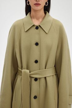 Enjoy unparalleled elegance and warmth with our handcrafted, Italian-finished Luxe Silk Wool Cashmere Coat. Chic Silk Outerwear With Button Closure, Fall Silk Outerwear With Button Closure, Silk Outerwear For Fall Daywear, Silk Outerwear For Daywear In Fall, Coat With Belt, Winter Inspo, Single Breasted Coat, Camel Coat, Belted Coat