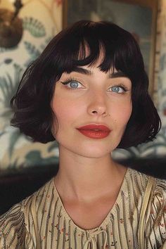 Vintage Bob With Bangs, Short Bob Short Fringe, French Bob Side Bangs, French Bob Wedding Hair, French Bob Short Bangs, Super Short French Bob, French Girl Bob With Bangs, 90s Bixie Haircuts, Short French Haircut