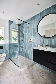 Bathroom with blue zellige tiles and open plan layout Guest Ensuite, Bathroom Ensuite, Bathroom Showrooms, Luxury Bathrooms, Zellige Tile, Blue Bathroom, Style Tile, Family Bathroom, Luxury Bathroom