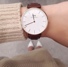 Neutral elegance. Available at www.danielwellington.com. #danielwellington #fashioninspo #prepster Fossil Watches, Power Girl, Daniel Wellington, Cool Watches, Wellington, Ring Verlobung, Fashion Watches