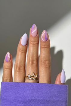 Transform your nails with these easy and fun nail art ideas! Perfect for any occasion, from everyday wear to special events Bow Nail Designs, Almond Gel Nails, Dark Pink Nails, Fake Nails White, Santa Nails, Abstracted Art, Christmas Gel, Milky Nails, Red Christmas Nails