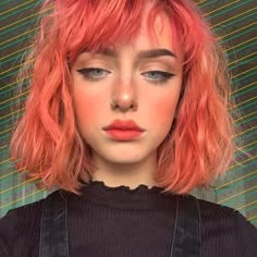 Pastel Red-Orange Hairstyle Edgy Hair Color, Cheveux Oranges, Coral Hair, Smink Inspiration, Edgy Hair, Jeffree Star, Grunge Hair, Too Faced, Pretty Hairstyles