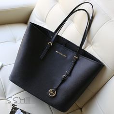 Michael Kors Purse Michael Kors Selma, Mk Handbags, Cheap Michael Kors, Diy Vetement, Michael Kors Outlet, What In My Bag, Michael Kors Wallet, Funky Fashion, Purses Michael Kors