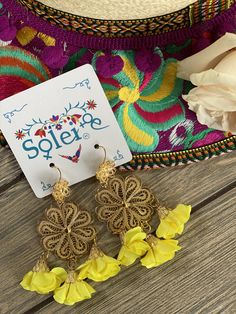 These Beautiful Mexican Earrings are made with the Mexican art form of twisting gold plated wires to create beautifully intricate works of art. The silk flowers add that feminine touch to any outfit. These earrings are handmade by Mexican Artisans. More colors available here:https://www.etsy.com/es/listing/950325400/aretes-mexicanos-de-filigrana-aretes?ref=shop_home_active_1&pro=1&frs=1 Mexican Earrings, Embroidered Belt, Beautiful Belts, Filigree Earrings, Mexican Art, Chandelier Earrings, Flower Earrings, Silk Flowers, Art Forms