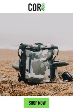 a bag sitting on top of a sandy beach next to the ocean with text overlay that reads cor