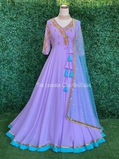 Gown Dress Design, Kate Middleton Style Outfits, Bandhani Dress Materials, Lavender Gown, Blouse Designs High Neck, Girls Cotton Dresses, Georgette Gown, Long Frock Designs, Bandhani Dress