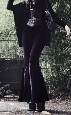 Goth Outfit Casual, Goth Fashion Outfits, Comfy Goth Outfits, Vampy Outfit, Goth Outfit Inspo