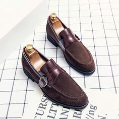 Per uomo Mocassini e Slip-Ons Scarpe scamosciate Scarpe da monaco Taglie forti Penny Loafers Footing Informale Giornaliero Scamosciato Traspirante Antiscivolo Prova di usura Mocassino Nero Blu Marrone del 2024 a $55.99 Luxury Low-top Formal Moccasins, Luxury Men's Business Shoes With Perforated Toe, Luxury Low-top Calf Leather Dress Shoes, Luxury Men's Business Shoes With Perforated Toe Box, Luxury Oxfords With Red Sole, Luxury Slip-on Formal Oxfords, Luxury Slip-on Loafers With Stitched Sole, Luxury Moc Toe Loafers In Calf Leather, Luxury Oxford Loafers For Formal Occasions