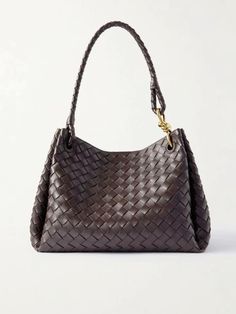 Bottega Veneta Bag Andiamo, Bottega Andiamo, Andiamo Bag, Bottega Veneta Andiamo, Bottega Bag, Bag Obsession, Flat Dress Shoes, Raffia Bag, Brown Bags