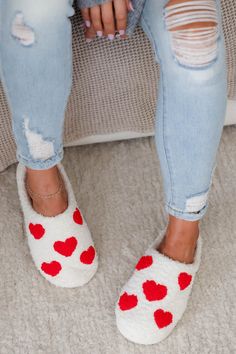 Heart Slippers, Short Dresses Party, Sneaker Heels Wedges, Closet Candy Boutique, Cozy Slippers, Self Tanner, Slippers Cozy, Short Hair Older Women, Graphic Tops