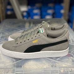 Puma Suede Gry Black Juniors New In Box Women Should Add 1.5 For Their Size 365013-22 Black Puma Shoes, White Puma Shoes, Puma High Tops, Puma Tennis, Puma Tennis Shoes, Puma X Ray, Puma Basket Heart, Puma Vikky, City Sneakers