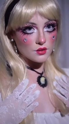 Doll Eye Makeup Halloween, Doll Drag Makeup, Soft Drag Makeup, Doll Makeup Looks Halloween, Dolly Makeup Look, Living Doll Makeup, Babydoll Makeup Look, Vintage Doll Makeup, Haunted Doll Makeup