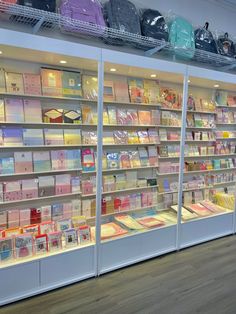 there are many books on the shelves in this book store that is filled with children's books