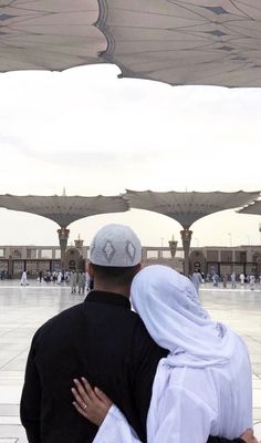 Halal Love, Islam Marriage, Muslim Couple Photography, Muslim Family, Muslim Pictures, Muslim Couple Quotes, Love In Islam, Cute Muslim Couples