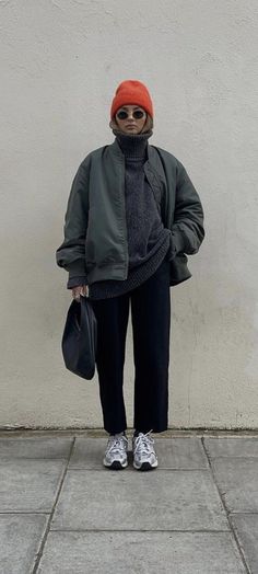 Frank And Oak Women Outfit, Winter Biker Outfit, Winter Lookbook 2023, Normcore Winter Outfit, Outdoor Walking Outfit, Lookbook Outfits Winter 2023, Winter Outfits 23/24, Fleece Jumper Outfit, Cold Beauty Aesthetic