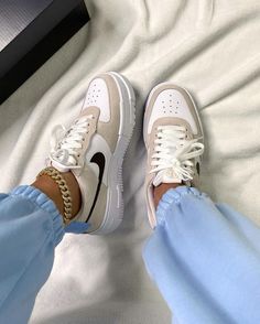 2023 Shoes Trends Women Sneakers, Women’s Heels, Cool Girl Shoes, Shoes That Go With Everything, Girl Shoes Sneakers, Wallpaper Nike, Cute Casual Shoes, Fall Vacation