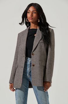 The Pauline Blazer features a plaid print throughout just in time for the new season. Notched lapel leads to a buttoned front. Decorative flap pockets. Padded shoulders and long sleeves. Fully lined. Plaid Blazer Outfit, Astr The Label, Crochet Dress Pattern, Stylish Work Outfits, Plaid Blazer, Oversized Blazer, Blazer Outfits