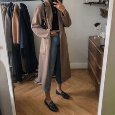 Zara Coat Wool Blend Side Patch Pockets Belted Brown Size Xs But Slightly Oversized Perfect Condition (Like New)! Meeting Outfit, Outfit Elegantes, Look Office, Zara Coat, Winter Outfits Cold, Womens Business Casual, Causual Outfits, Wool Blend Coat, Zara Jackets