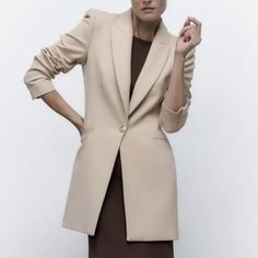 New With Tags Bloggers Favorite! Elegant Beige Blazer Dress For Semi-formal Occasions, Elegant Beige Blazer With Pockets, Semi-formal Single Breasted Beige Blazer Dress, Beige Blazer Dress With Buttons For Work, Fitted Beige Blazer Dress For Work, Chic Beige Semi-formal Blazer Dress, Chic Beige Blazer Dress For Semi-formal Occasions, Classic Single Breasted Jacket Dress For Spring, Classic Single-breasted Jacket Dress For Spring